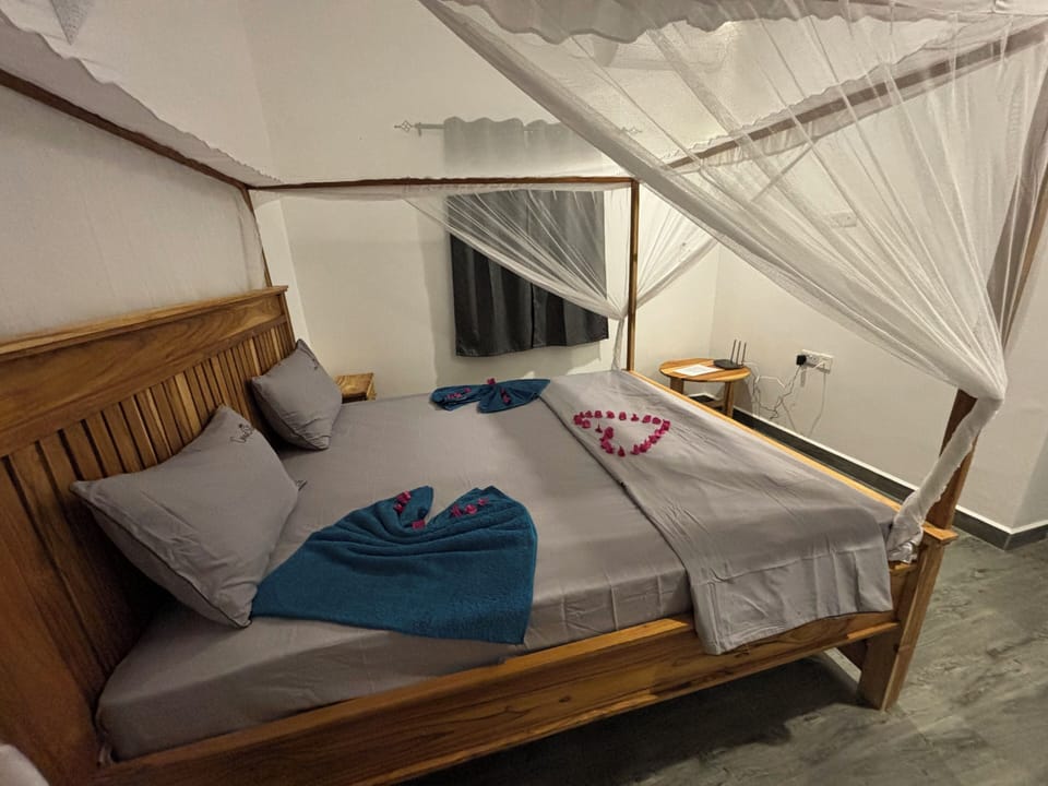 In-room safe, free WiFi, bed sheets