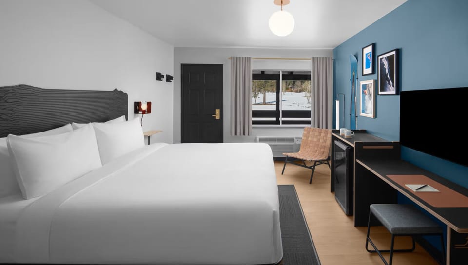 Classic Room, 1 King Bed, Patio | Premium bedding, pillowtop beds, individually decorated