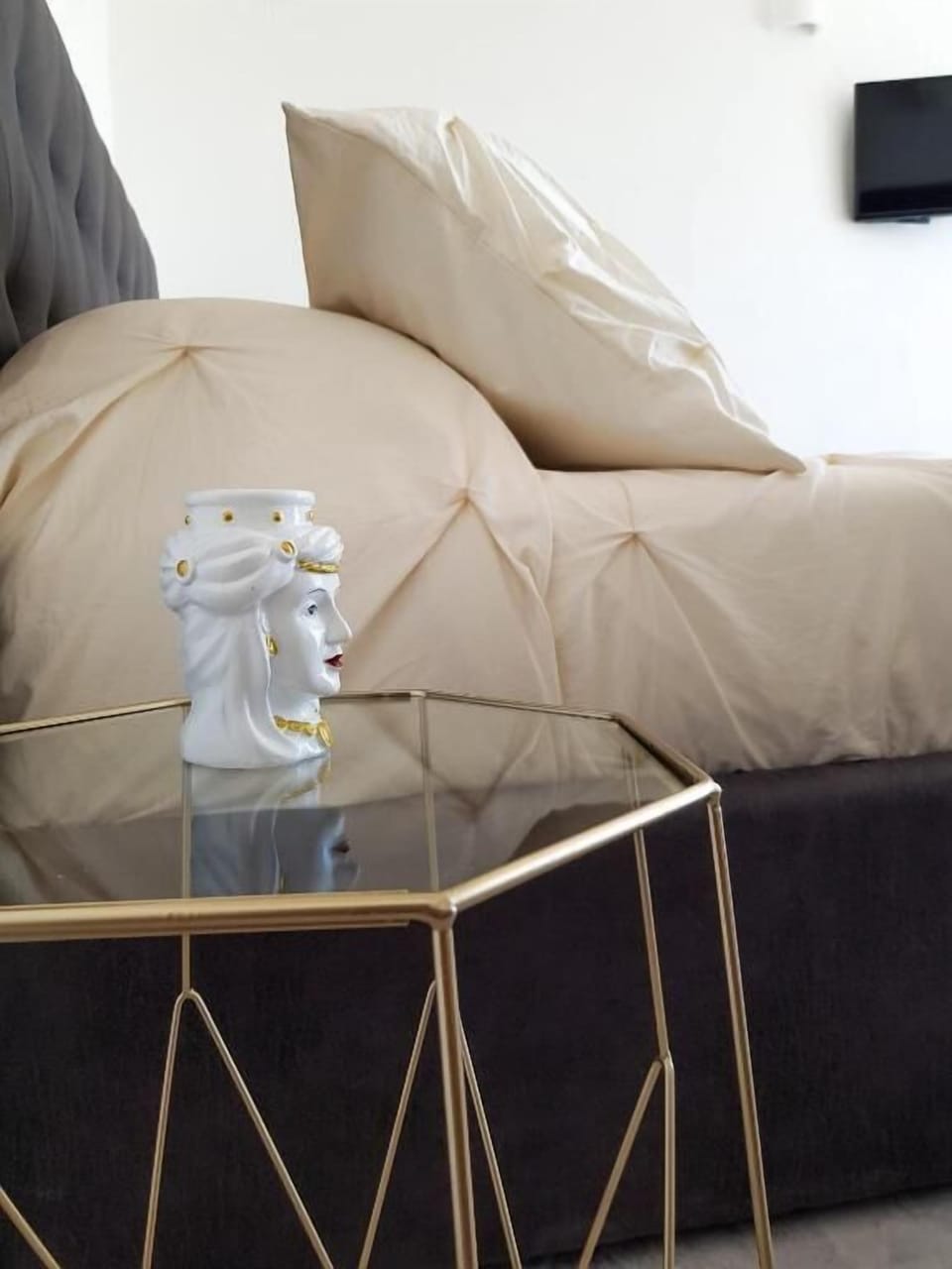 Luxury Room, Hot Tub, Partial Sea View | Pillowtop beds, in-room safe, soundproofing, iron/ironing board
