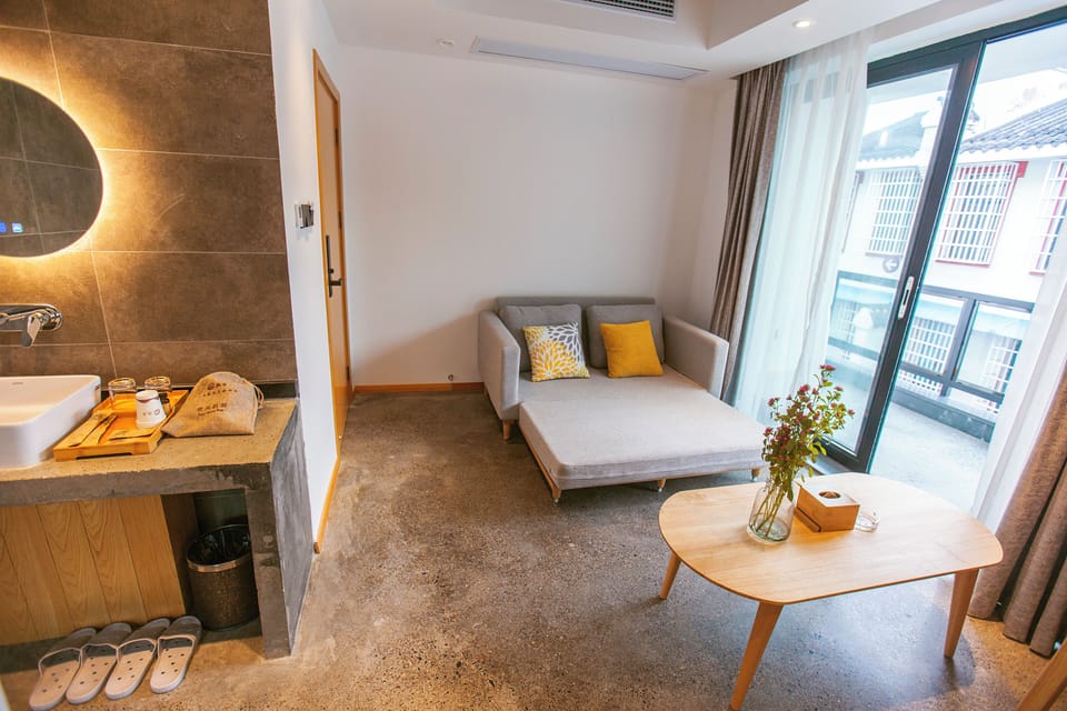 Deluxe Twin Room, Mountain View | City view