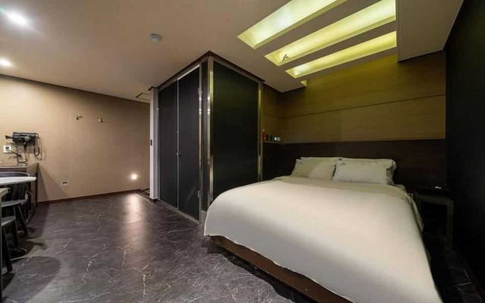 Standard Double Room | Free WiFi