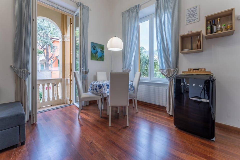 Apartment, Balcony, City View | Dining room