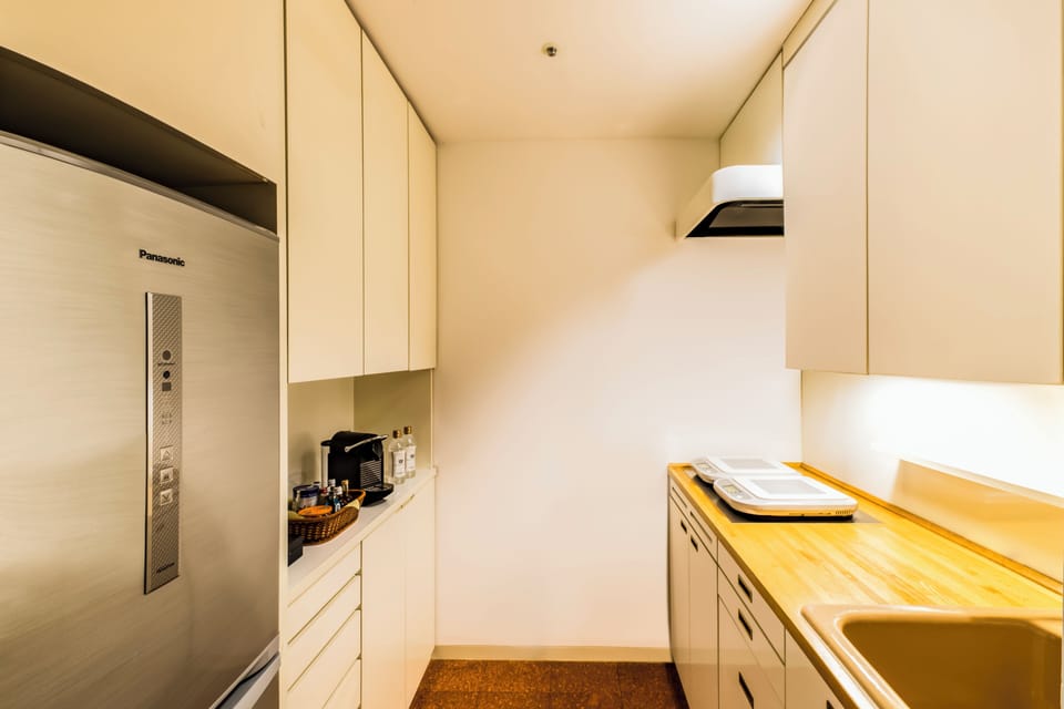 Tower Building High Floor Residential Suite Twin, Non Smoking | 1 bedroom, premium bedding, down comforters, minibar