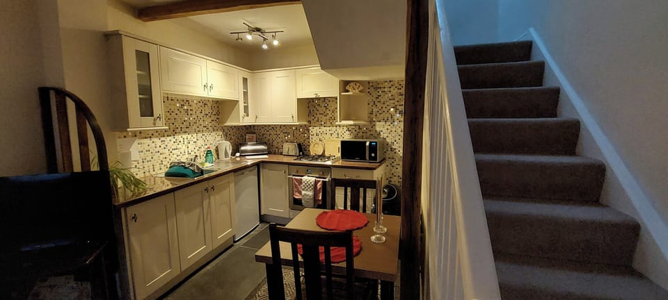 House | Private kitchen | Fridge, microwave, oven, stovetop