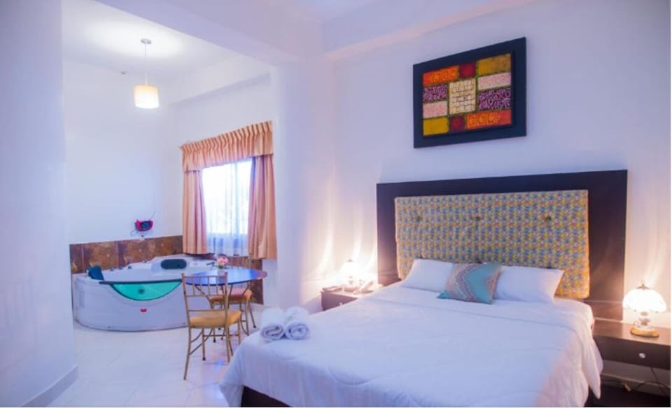 Superior Suite, 1 Queen Bed, Accessible, Hot Tub | In-room safe, desk, WiFi (free), bed sheets