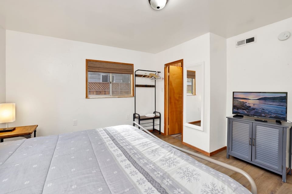 Cabin, Multiple Beds, Hot Tub, Mountain View (2493) | 4 bedrooms, individually decorated, individually furnished, bed sheets