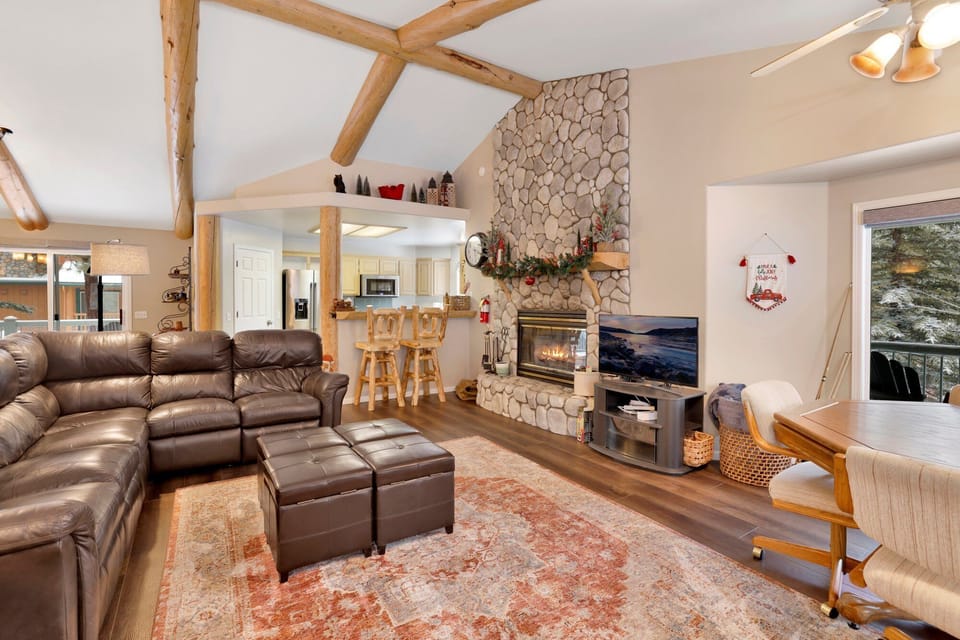 Cabin, Multiple Beds, Patio, Mountain View (2220) | Living area | Fireplace