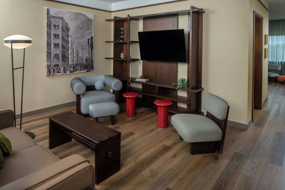 Junior Suite, 1 King Bed, Corner