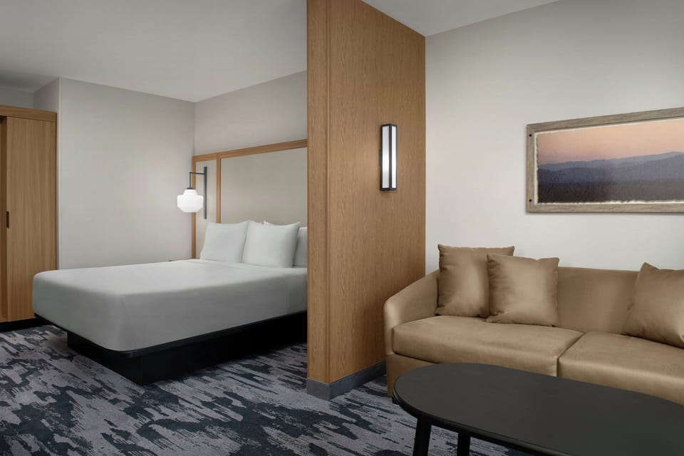 Suite, 1 King Bed with Sofa bed | Hypo-allergenic bedding, desk, free cribs/infant beds, free WiFi