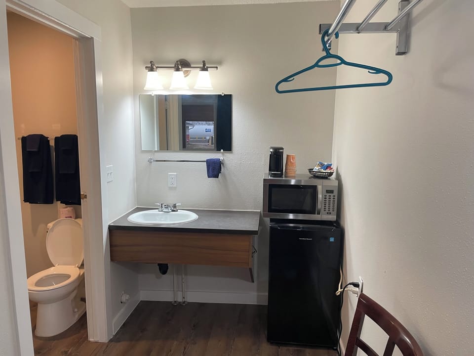 Basic Room | Bathroom