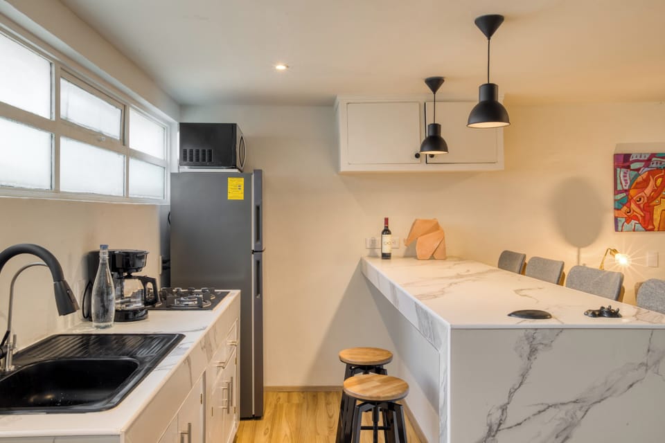 Comfort Apartment, 3 Bedrooms, City View | Private kitchen