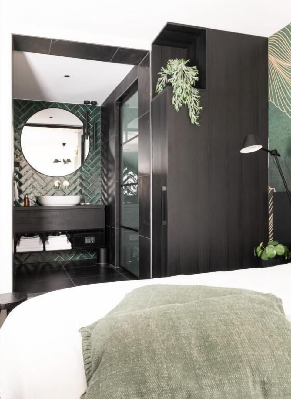 Family Quadruple Room | Bathroom | Free toiletries, hair dryer, towels, soap