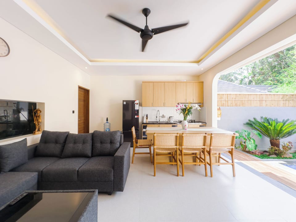 Villa, 2 Bedrooms, Pool View | Private kitchen | Fridge, stovetop, electric kettle, toaster
