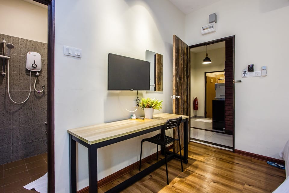 Deluxe Double Room, Garden View | Free WiFi, bed sheets