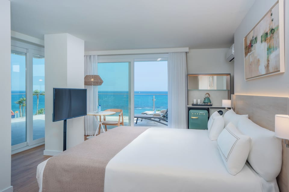 Premium Room with Solarium Sea View | WiFi, bed sheets