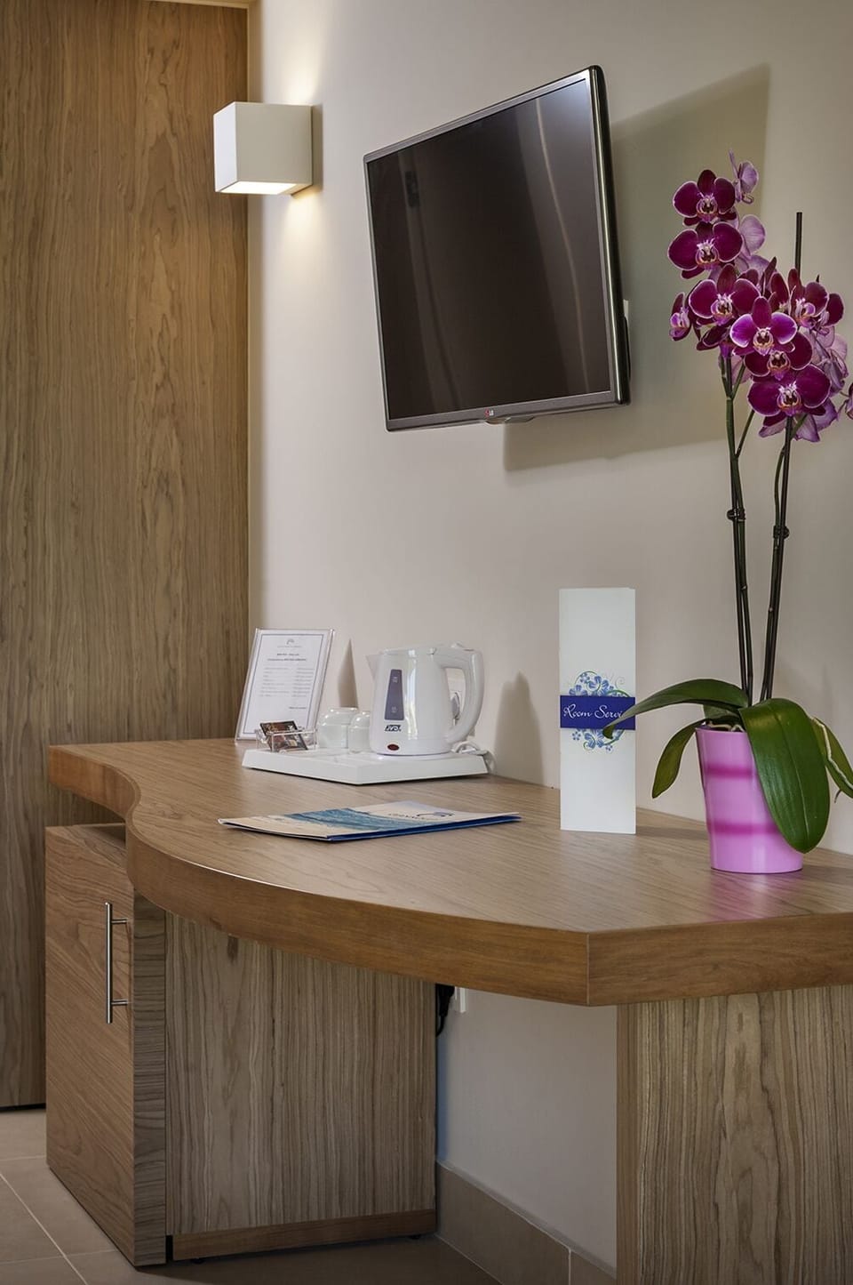 Superior Room, Pool View | Hypo-allergenic bedding, down comforters, pillowtop beds, minibar