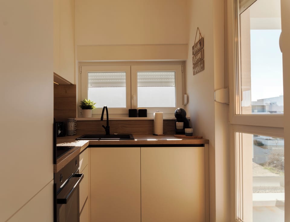 Comfort Apartment, 2 Bedrooms | Private kitchen | Fridge, microwave, oven, stovetop
