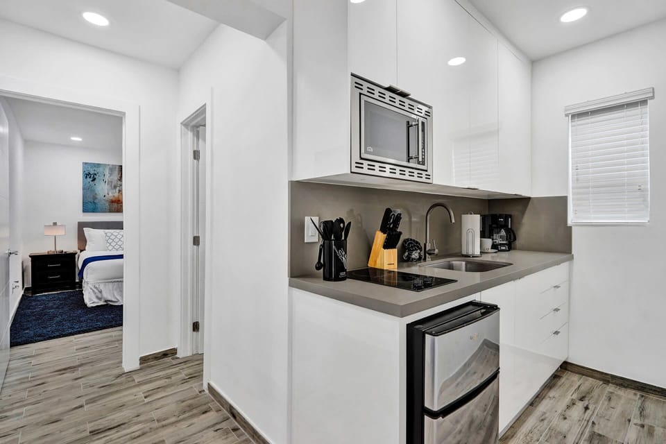 Fridge, microwave, stovetop