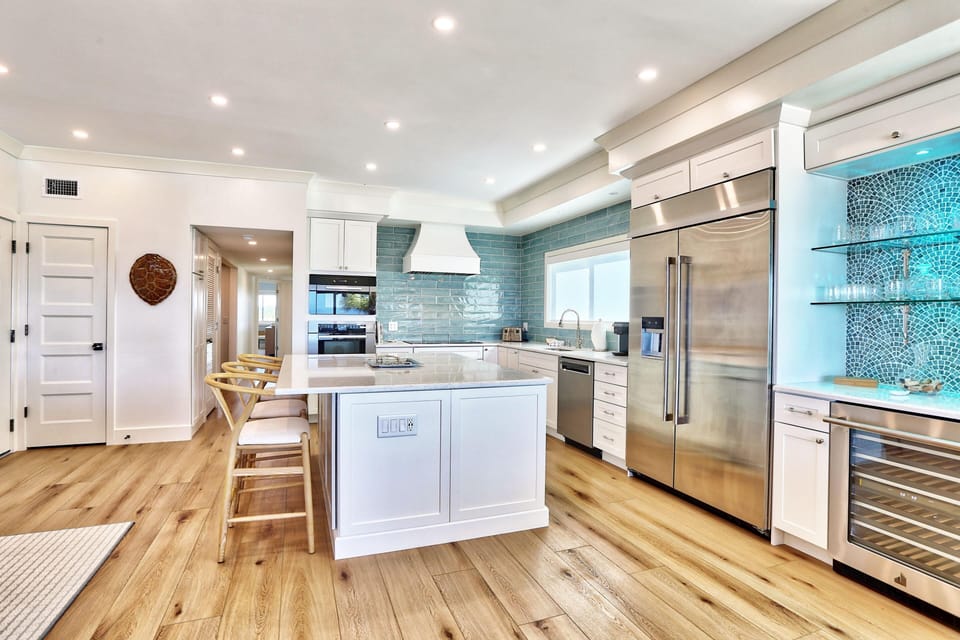 Condo, Multiple Beds (View West #1) | Private kitchen | Oven, toaster