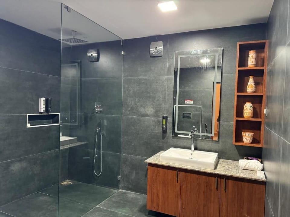 Deluxe Double Room, Balcony, Resort View | Bathroom | Shower, free toiletries, slippers, towels