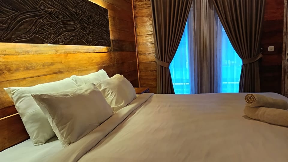 Select Comfort beds, minibar, in-room safe, soundproofing