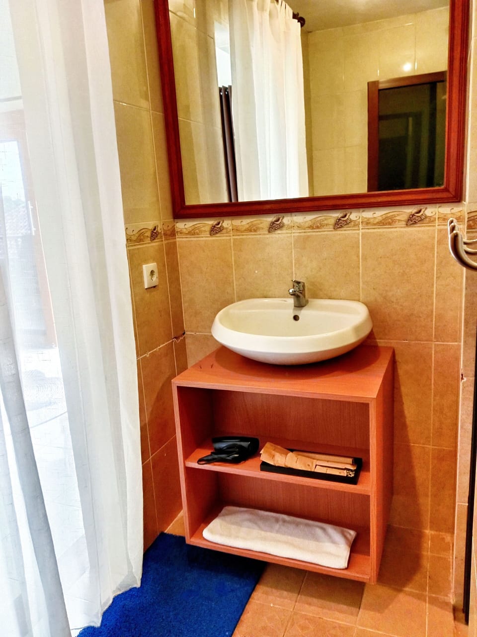 Shower, free toiletries, hair dryer, bathrobes