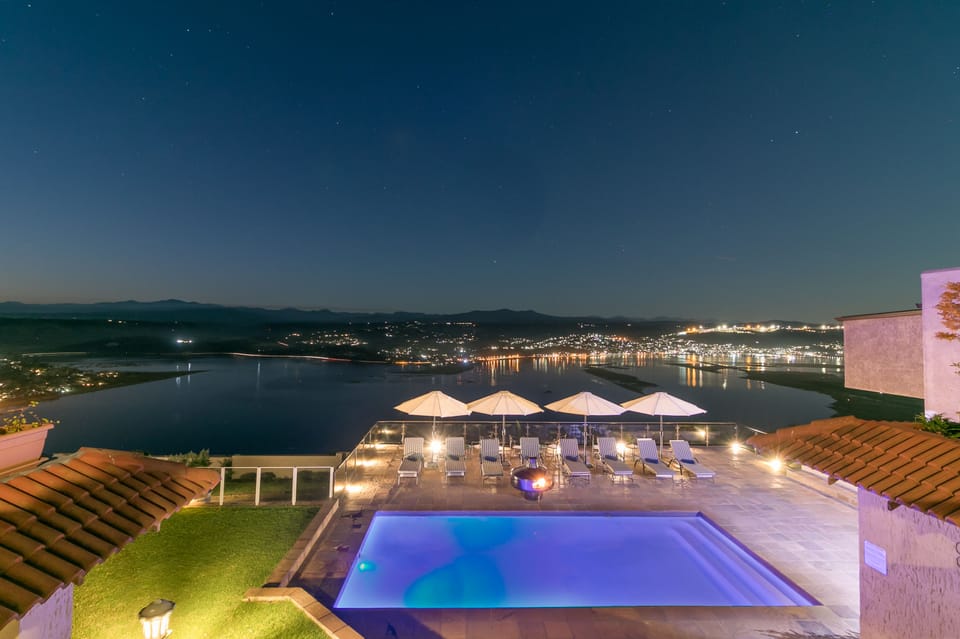 Outdoor pool, pool umbrellas, sun loungers