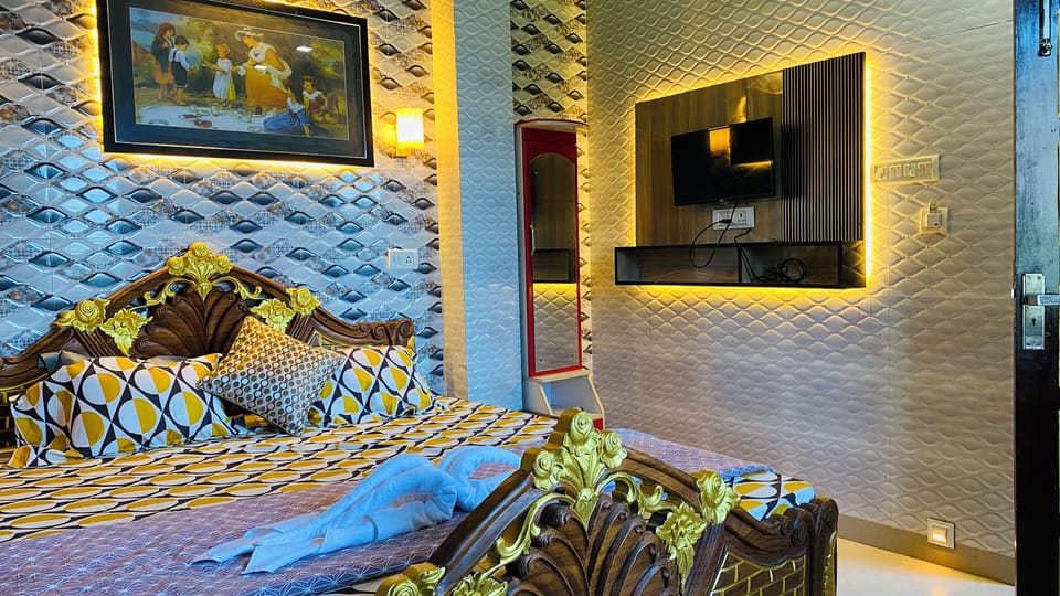 Standard Room, River View | Desk, free WiFi