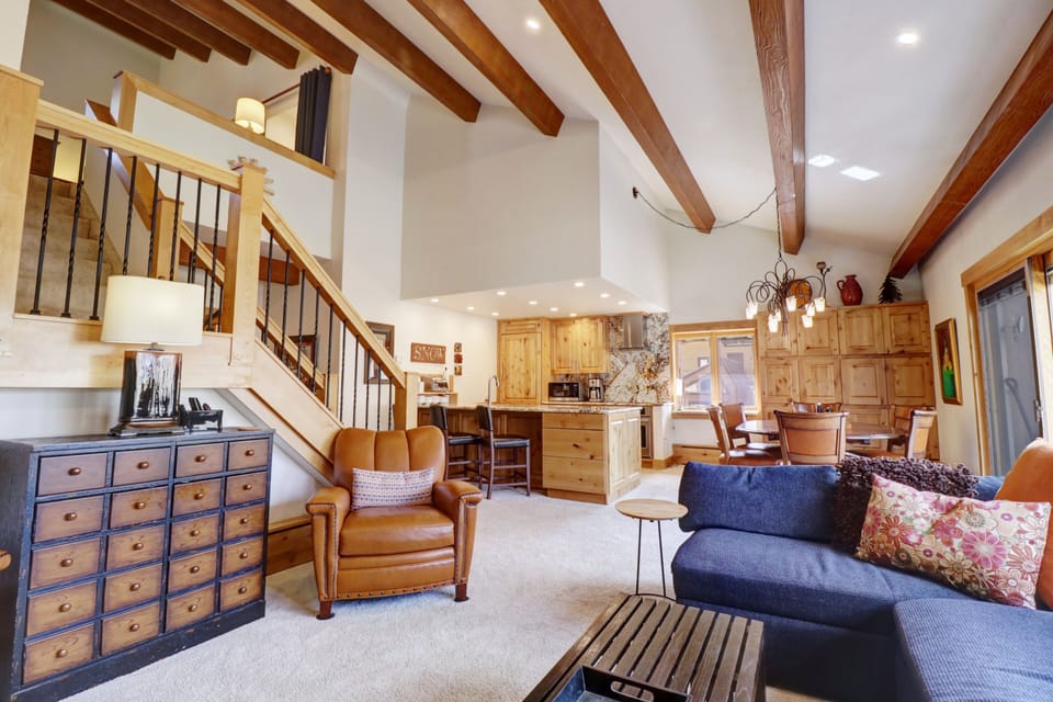 Condo, 3 Bedrooms | Living area | Smart TV