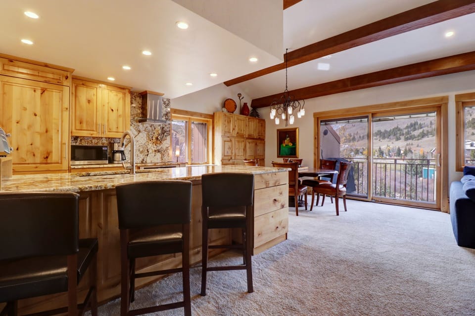 Condo, 3 Bedrooms | Private kitchen | Fridge, oven, coffee/tea maker, electric kettle