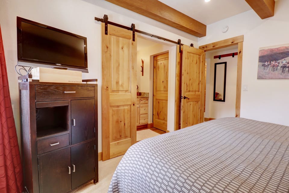 Pg305 Peregrine 3 Bedroom Condo Apartment in Summit County