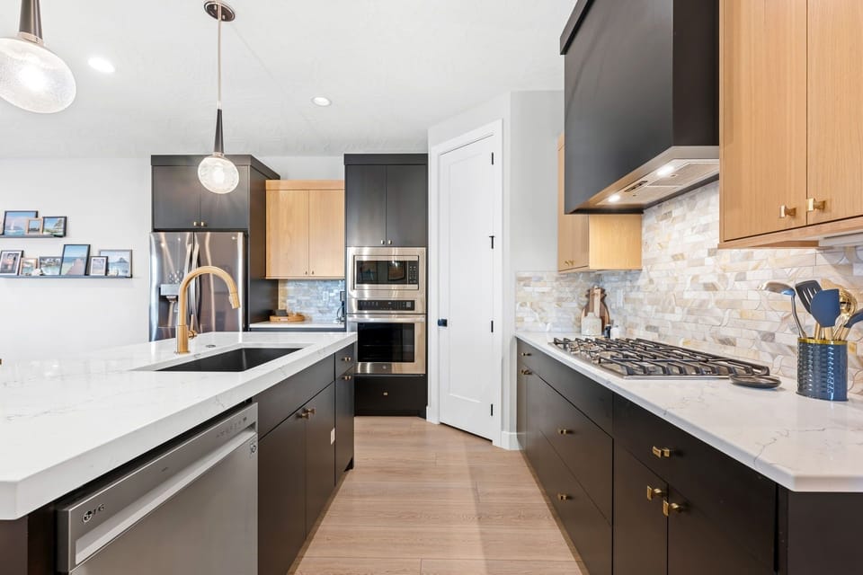 Townhome, 5 Bedrooms | Private kitchen | Fridge, oven, coffee/tea maker, toaster