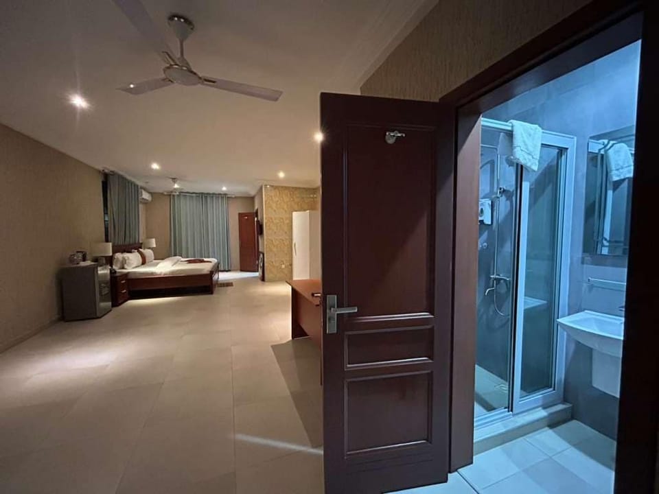 Executive Double Room, Balcony, Sea View | Laptop workspace, WiFi (free), individually furnished, bed sheets