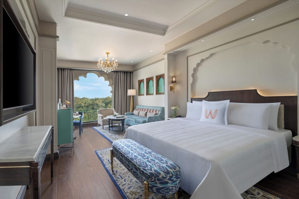 Superior Room, 1 King Bed | Premium bedding, desk, laptop workspace, iron/ironing board