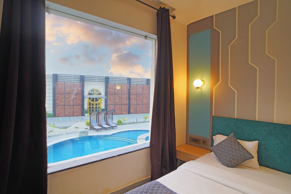 Villa Luxury Room | Desk, laptop workspace, blackout drapes, WiFi (free)