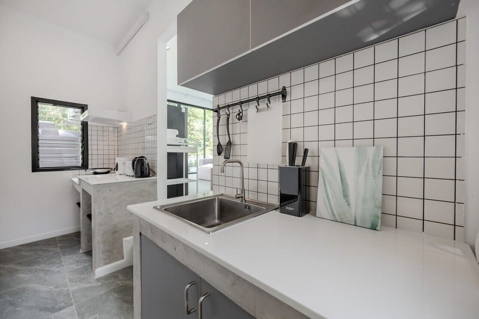 Espresso maker, electric kettle, toaster, highchair