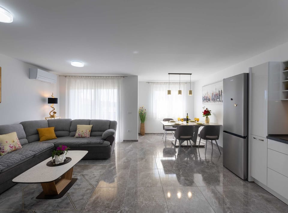 Apartment (One Bedroom Apartment with Terrace) | Living room | 32-inch flat-screen TV with cable channels