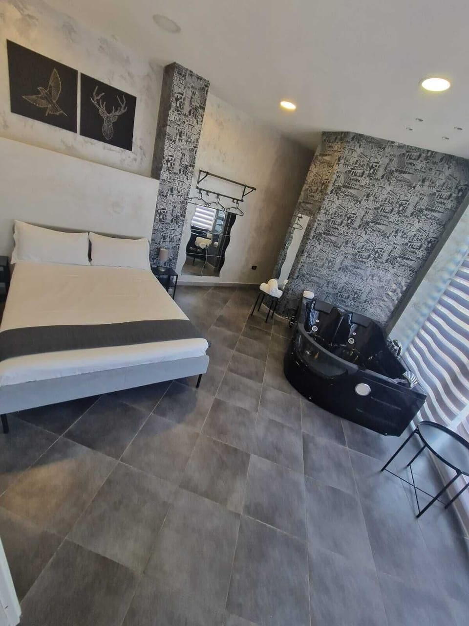 Deluxe Suite, Balcony, City View | Desk, WiFi (free)
