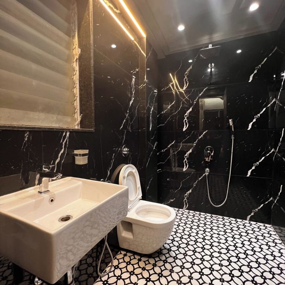 Luxury Villa | Bathroom shower