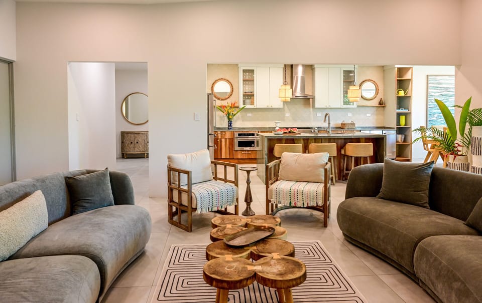 House, 6 Bedrooms | Living area | Smart TV