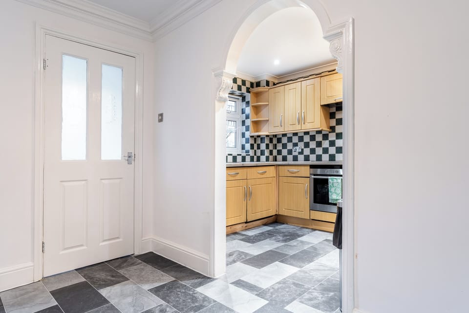 House | Private kitchen | Fridge, microwave, oven, stovetop