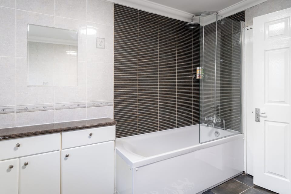 Purley House-sleeps 8-near Gatwick-games Room House in Croydon