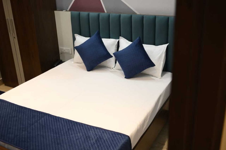 Deluxe Single Room, Balcony | Soundproofing, WiFi (free)