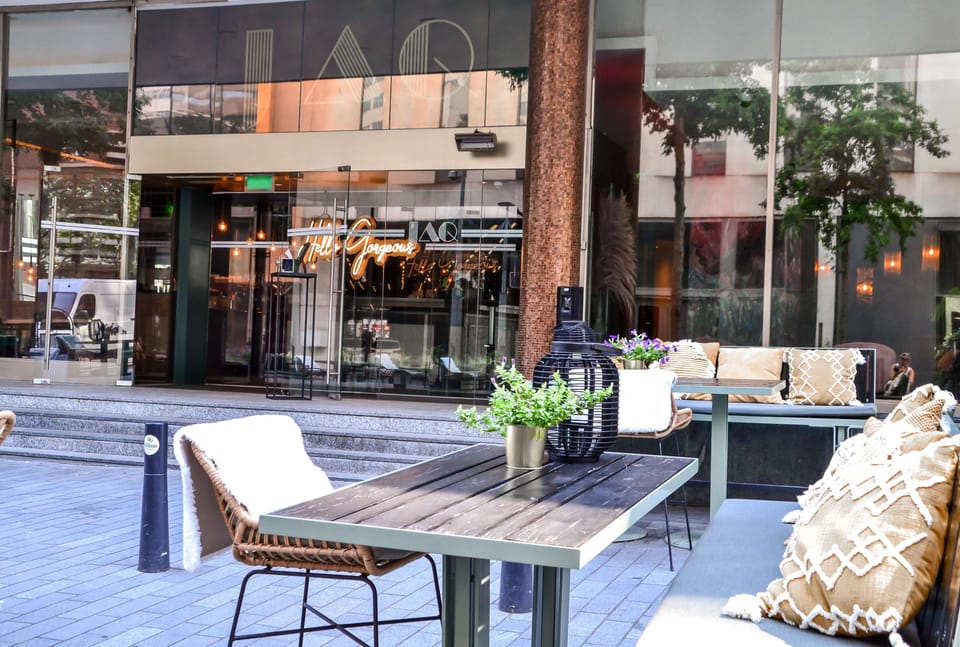 2 restaurants, breakfast, lunch, dinner served; international cuisine