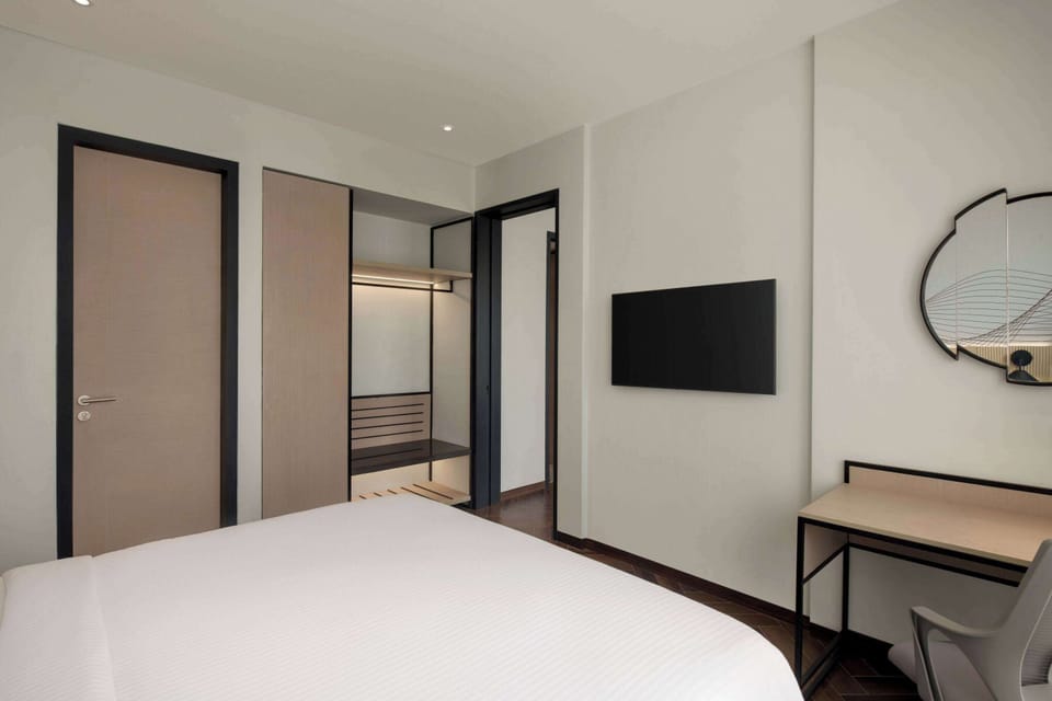 Suite, 1 King Bed, Non Smoking | Minibar, in-room safe, desk, laptop workspace