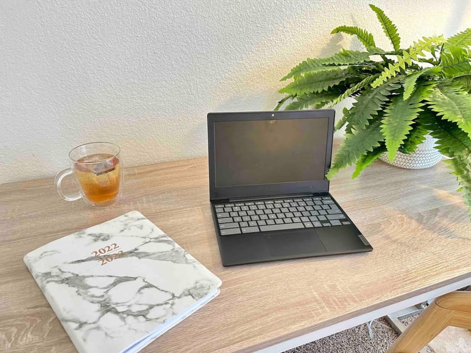 House | 2 bedrooms, desk