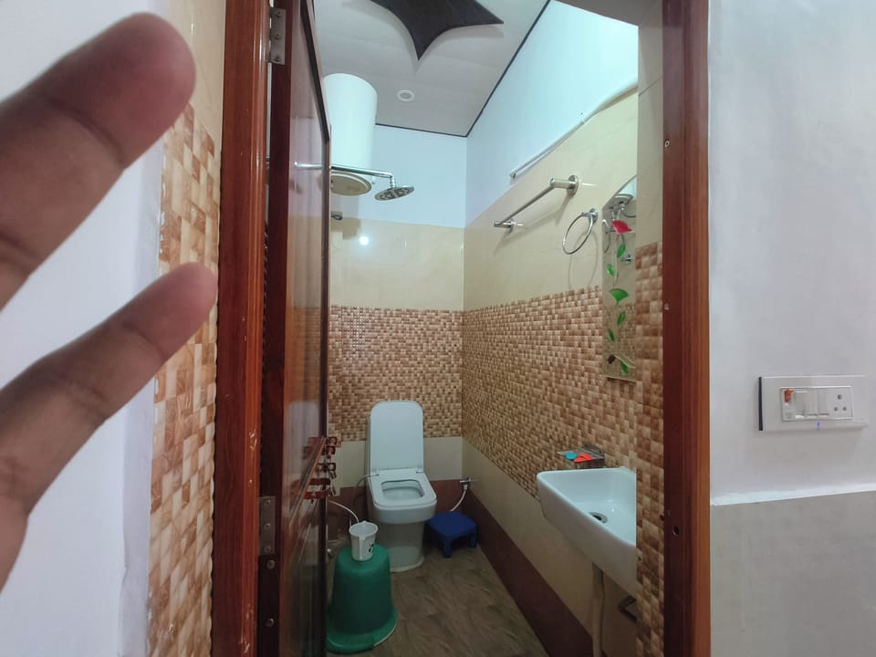 Deluxe Double Room, City View | Bathroom | Free toiletries, hair dryer, slippers, towels