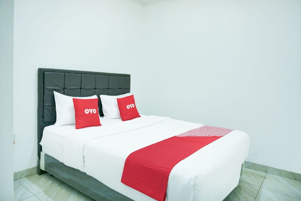 Deluxe Double Room | Desk, WiFi (free), bed sheets