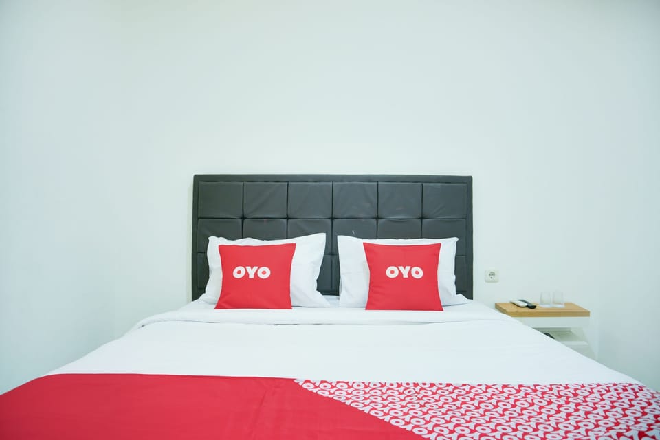 Deluxe Double Room | Desk, WiFi (free), bed sheets