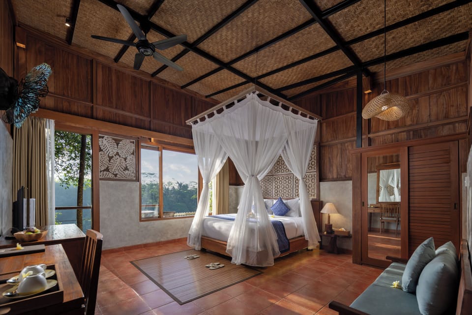 Honeymooner Rain Forest Deluxe with Free Minibar | Minibar, in-room safe, laptop workspace, soundproofing